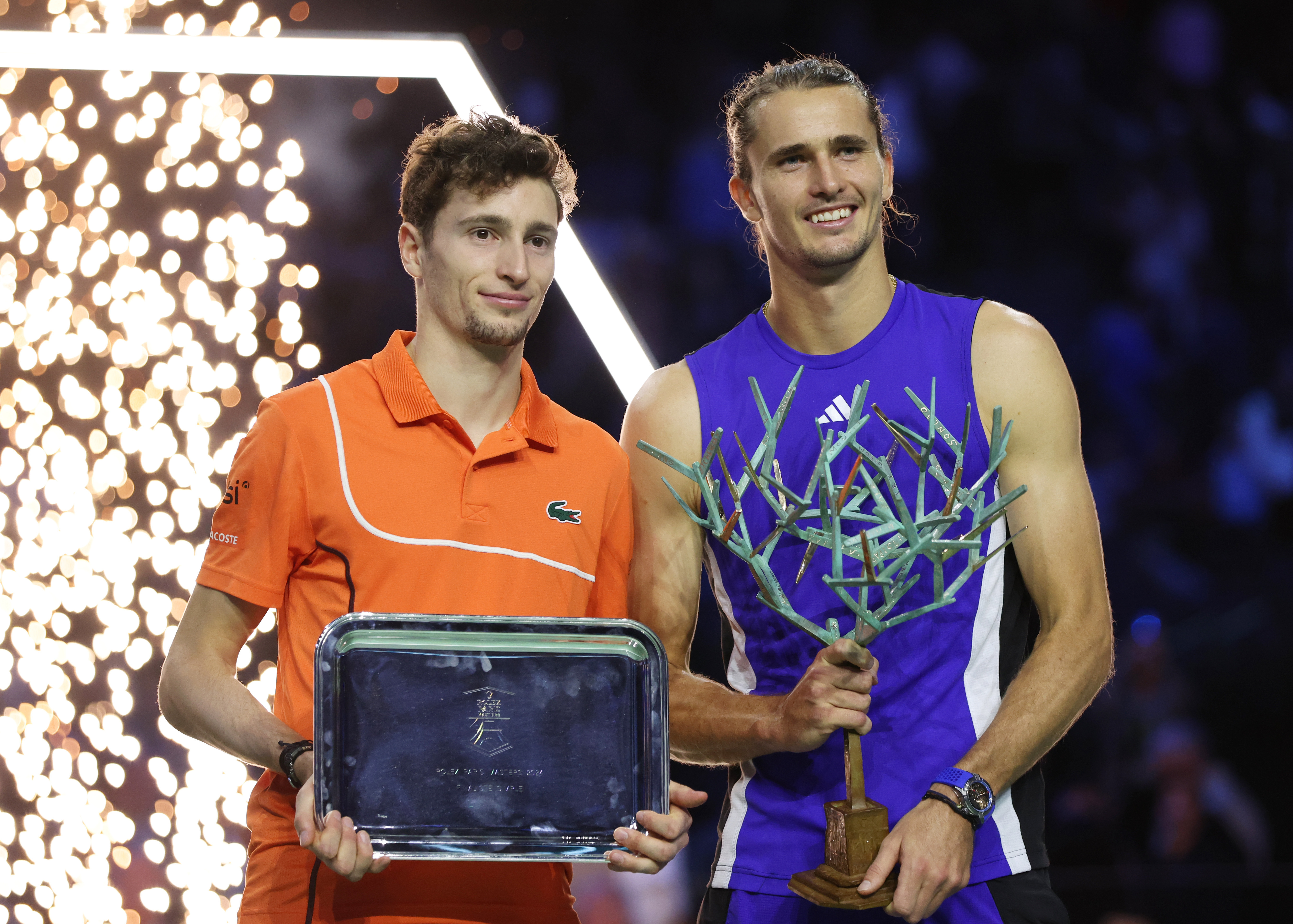 包含欧洲网球队横扫日本网球队，兹维列夫绝境逆转的词条