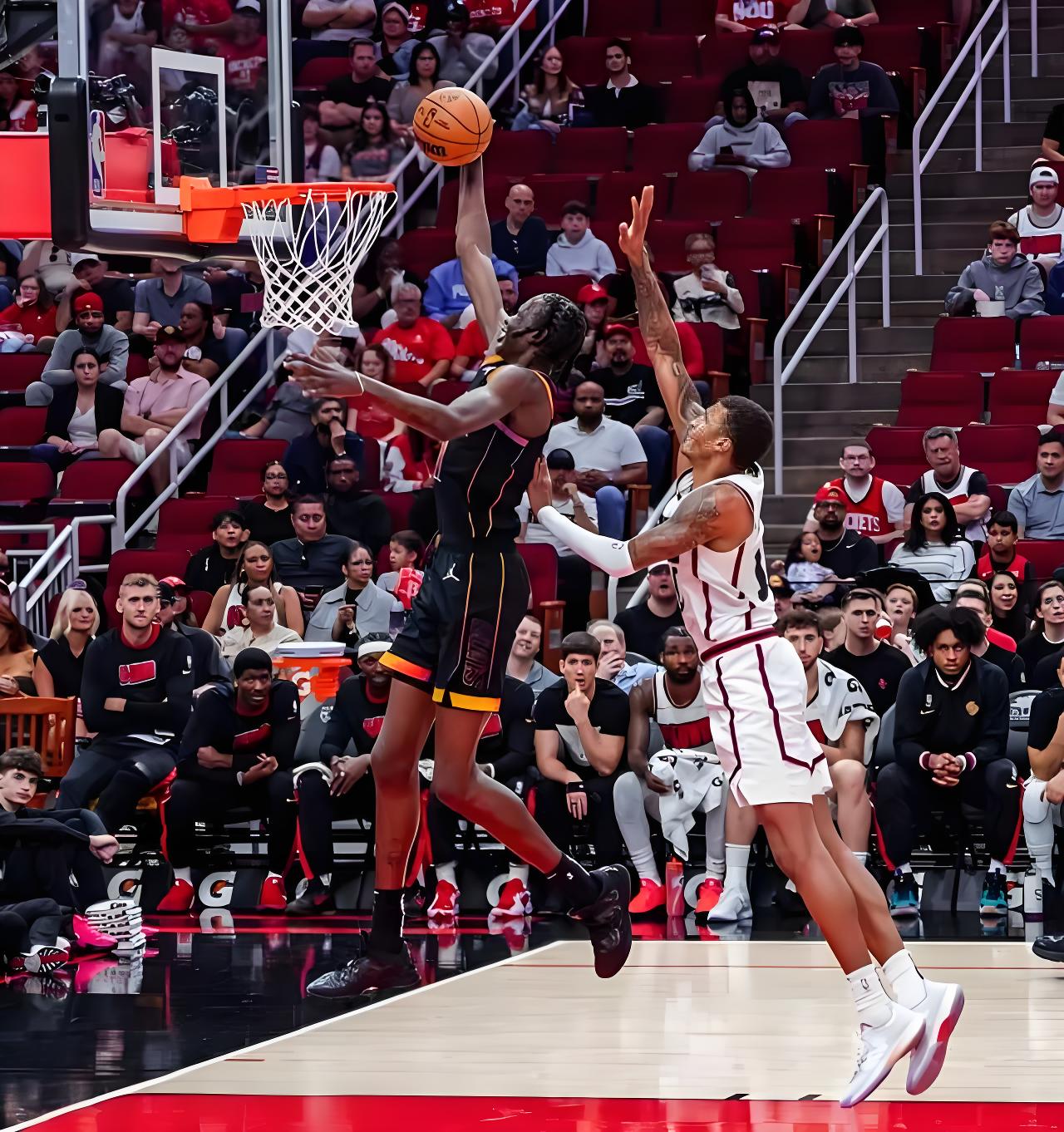 开云体育直播-火箭惊险逆转，勇士遭遇失利