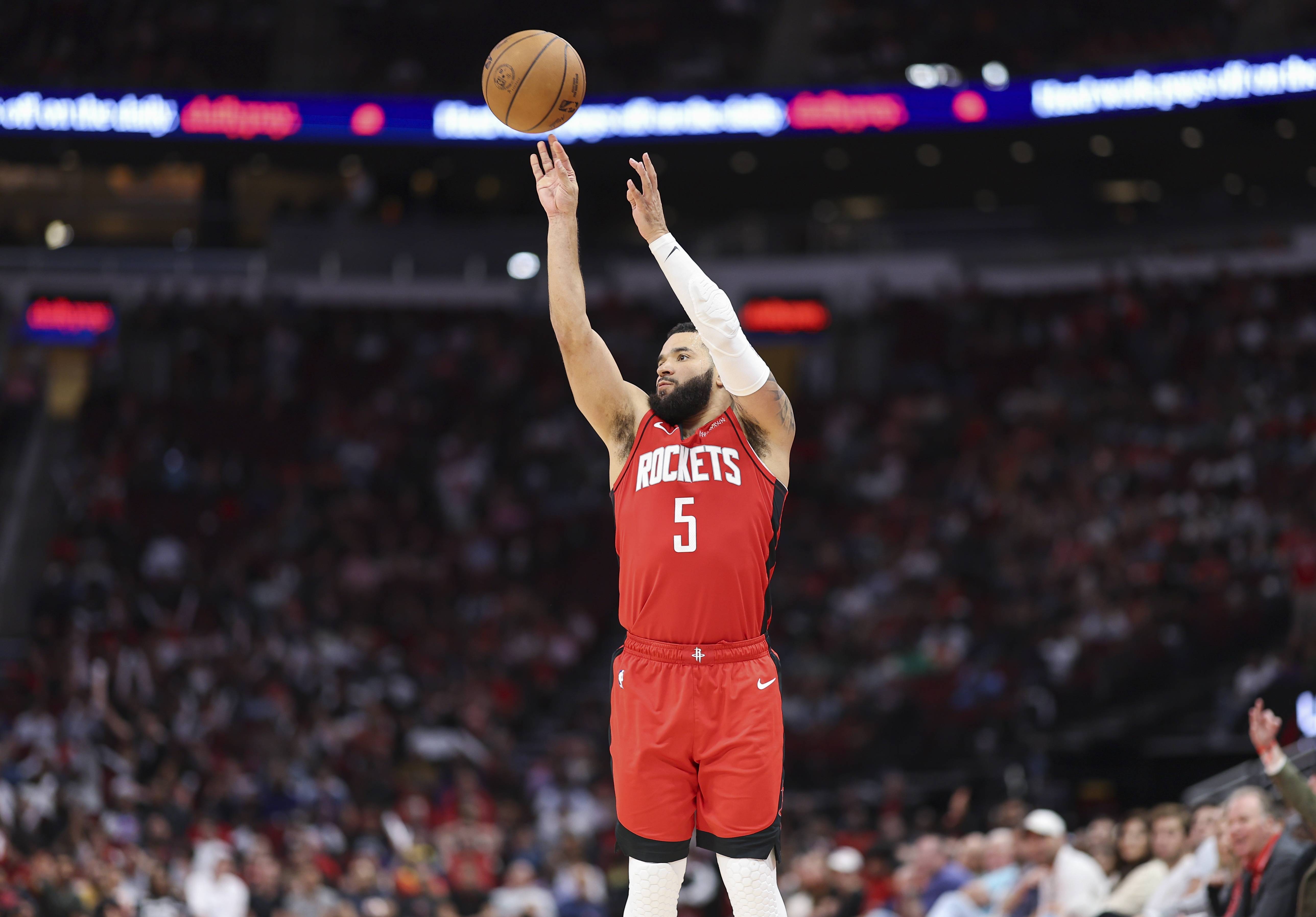 火箭惊险逆转,勇士遭遇失利 火箭惊险逆转,勇士遭遇失利