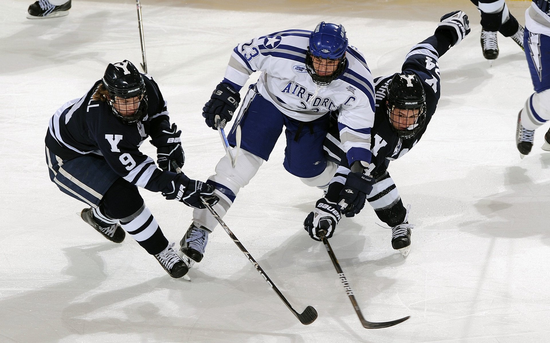 NBA总决赛之夜，阿尔瓦雷斯成为全场焦点—当足球巨星照亮篮球圣殿